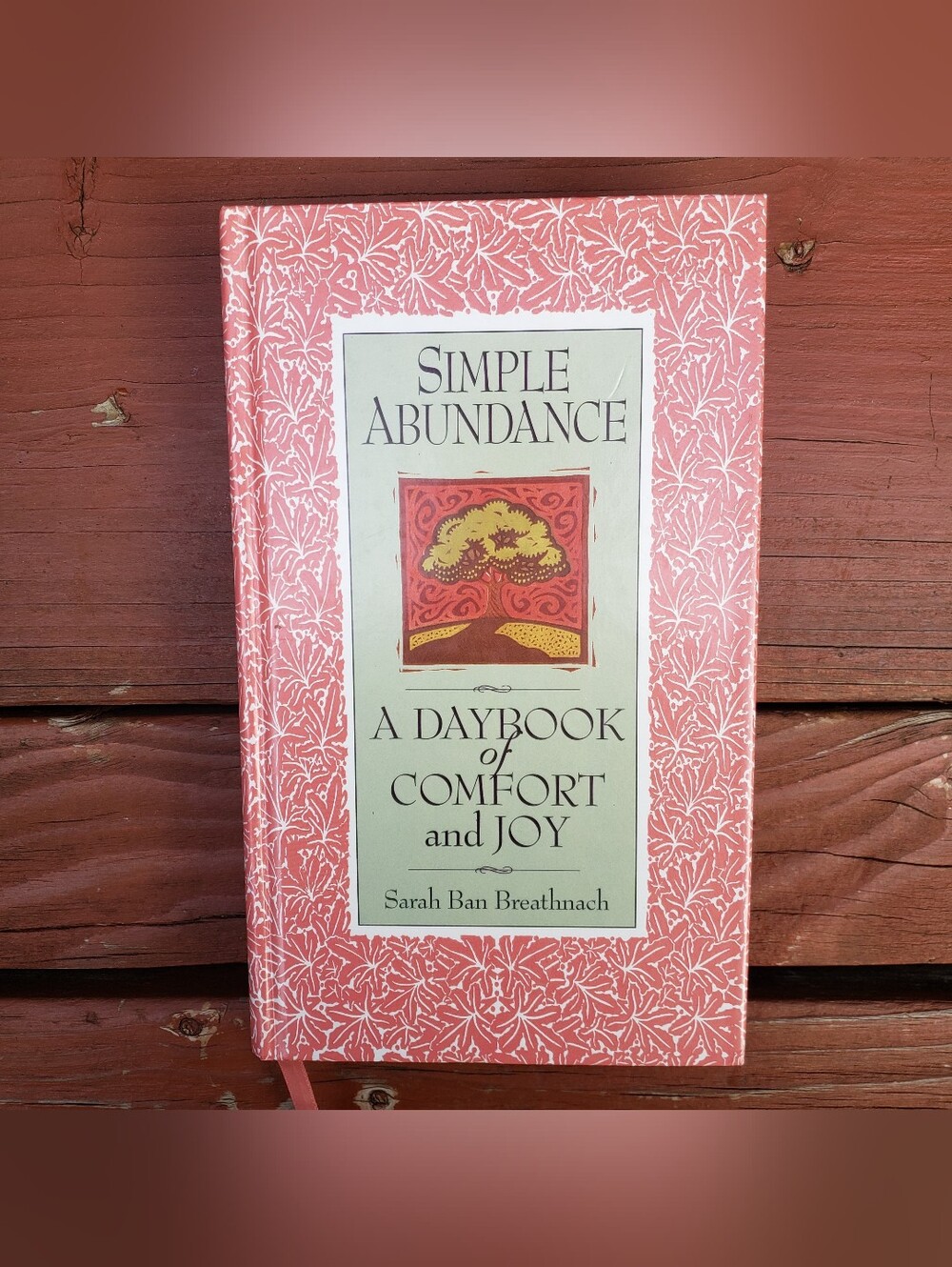 Simple Abundance: A Daybook of Comfort and Joy by Sarah Ban Breathnach